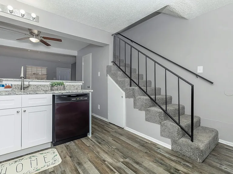 Pioneer Creek Townhomes — Photo 1