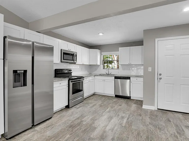 3555 Balboa Cir — Photo 4