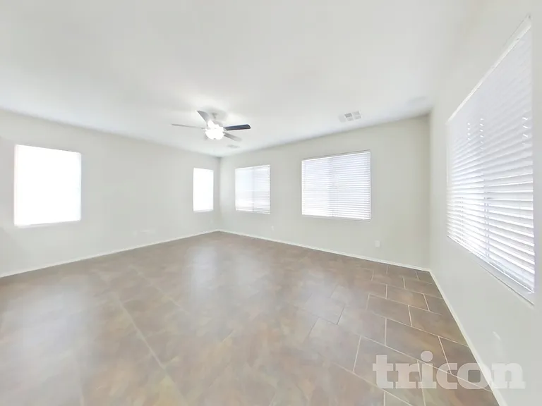 4930 E Del Rio Dr — Photo 3