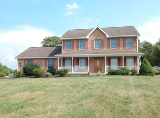 40 Mystic Moon Dr, Falling Waters, WV 25419