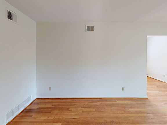5th image of 4133 Oak St APT 3