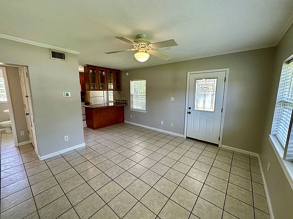 4th image of 7127 Chapel St