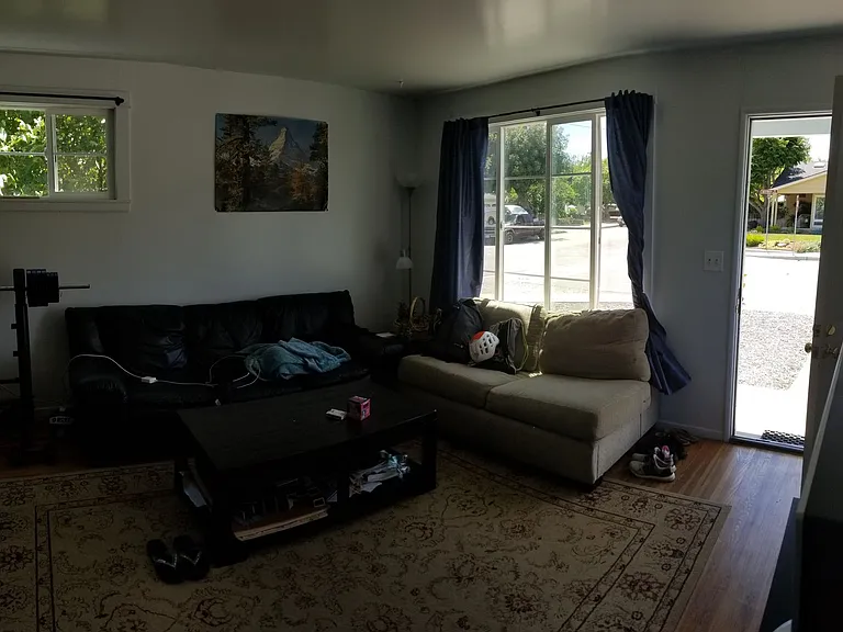 209 Jeffrey Dr — Photo 4