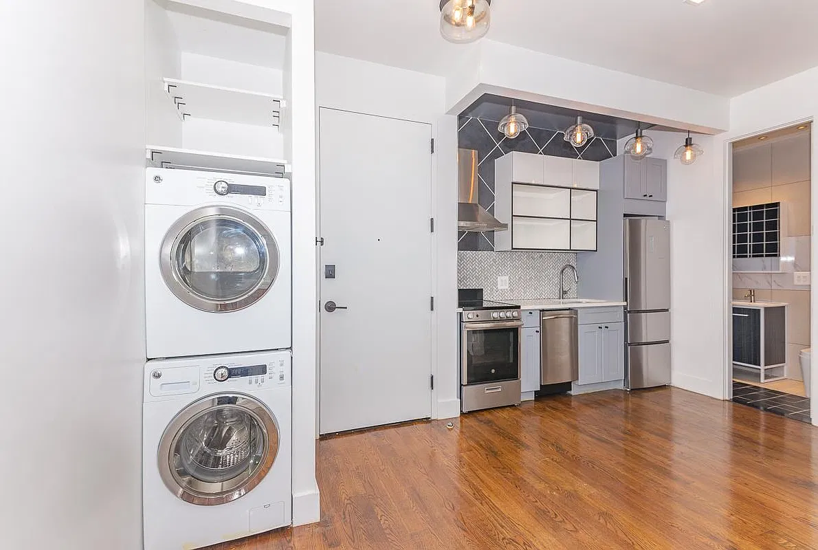 85 Graham Ave — Photo 1