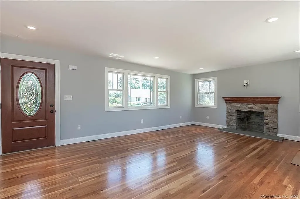 3 bed, 1.5 bath, 1250 sqft, $4,850 — Photo 2