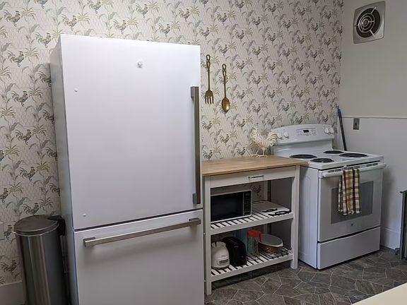 4th image of 44 Summer St #1
