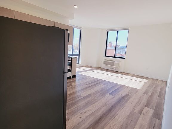 3rd image of 51 Jordan Ave #324