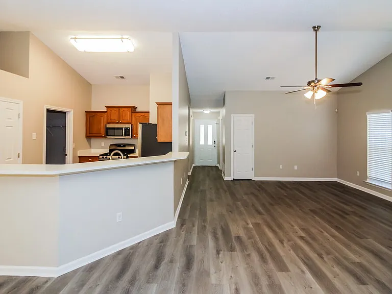 8153 Green Valley Cv — Photo 7