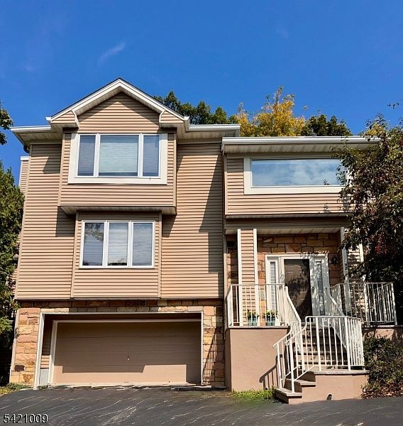 1st image of 48 Clarken Dr #48