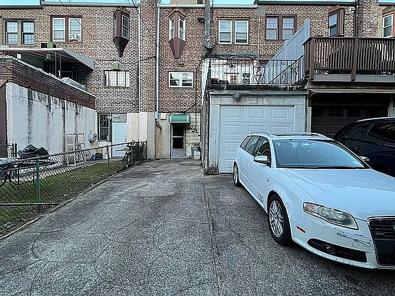 5th image of 47-46 188th St #1FAMILY