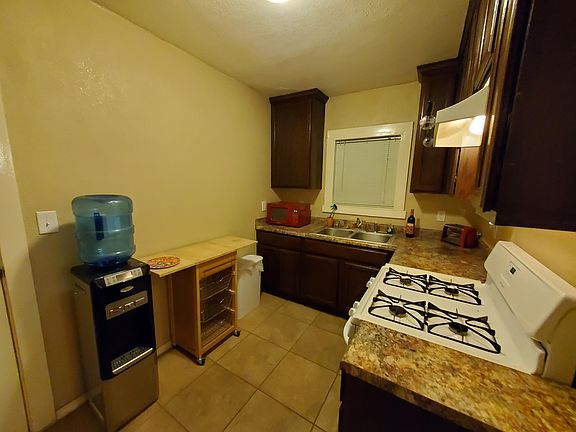 3rd image of 3204 Savannah Ave