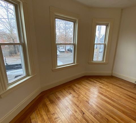 5th image of 87 Marshall St Floor 1