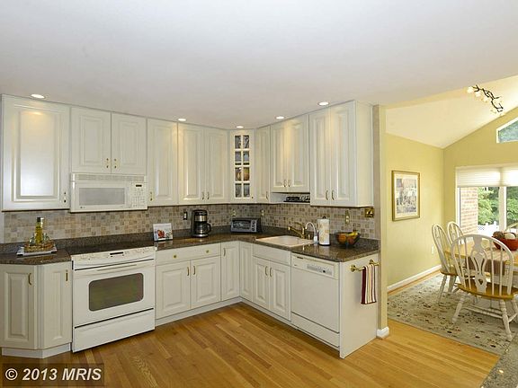 5th image of 1277 Lake Forest Dr