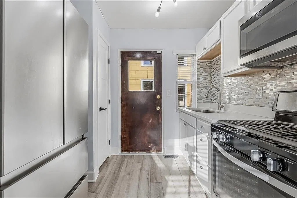 1 bed, 1.0 bath, 1228 sqft, $1,600 — Photo 3