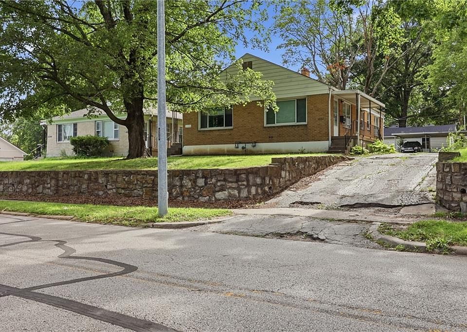 1st image of 1532 S Ash Ave