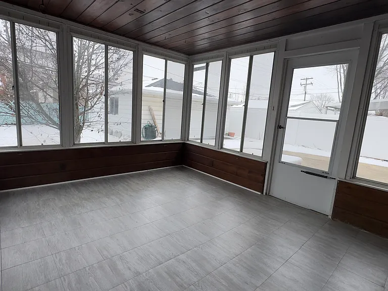 18270 Spring Ct S — Photo 27