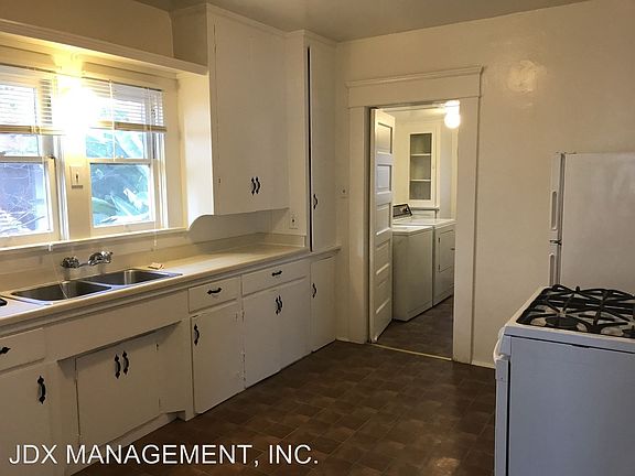 5th image of 2962 Laurel St