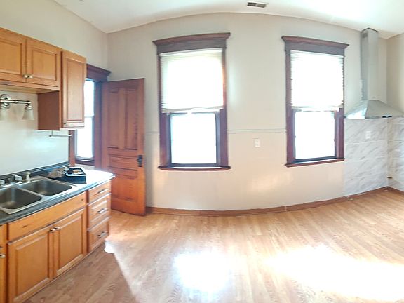 2nd image of 109 Gittere St Floor 2