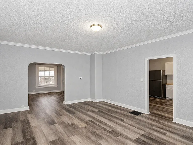1051 N Mount St — Photo 5