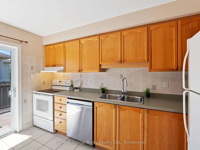 795 Munson Cres — Photo 12