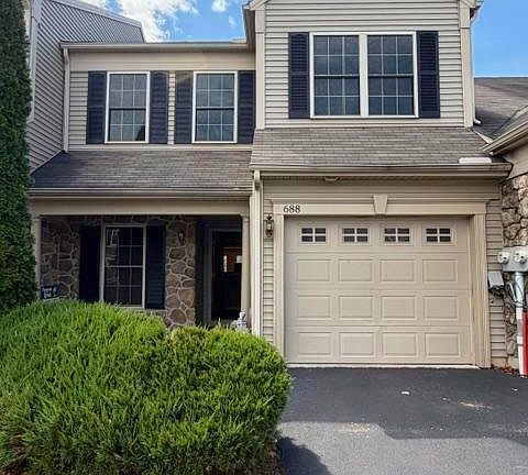2nd image of 688 Stoverdale Rd