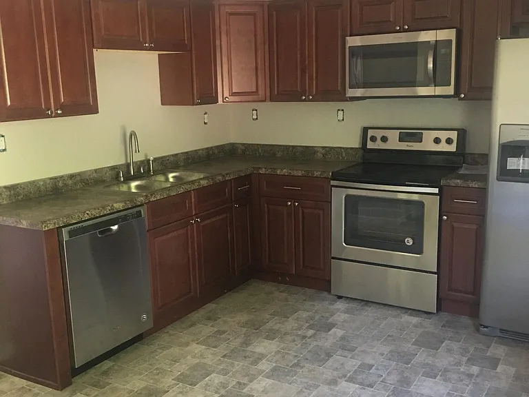 628 Maplewood Dr — Photo 10