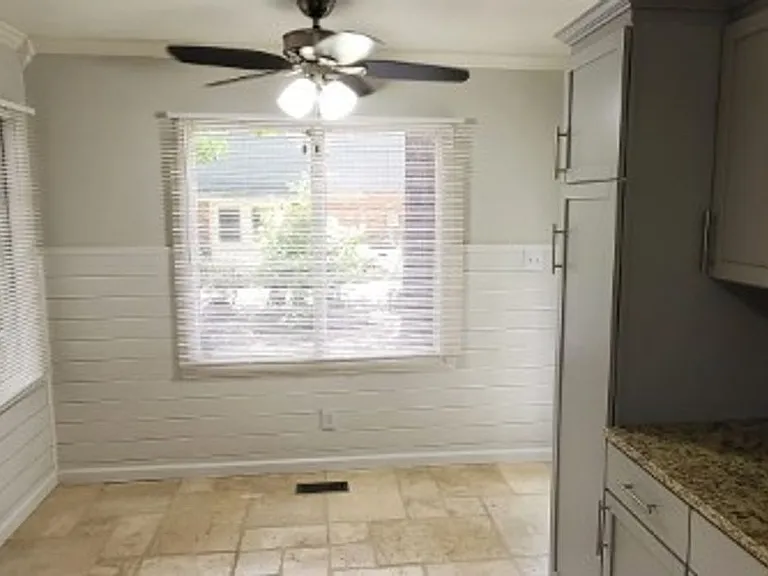 2204 Oakdale Dr — Photo 6
