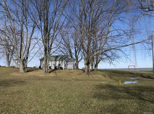 11877 Lakeshore Rd, Lyndonville, NY 14098