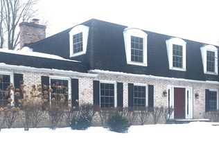 340 Grayfriars Ln, Inverness, IL 60067