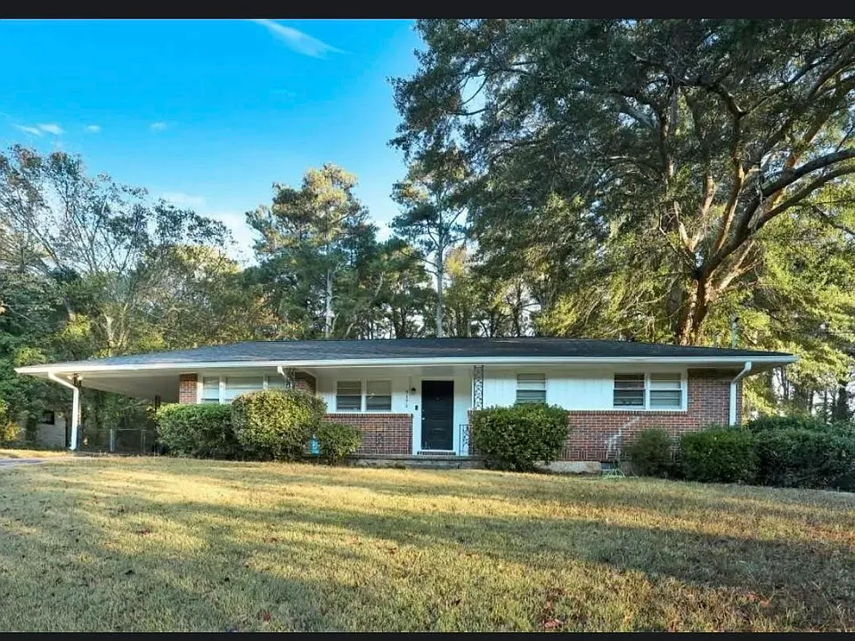 3173 Spreading Oak Dr SW