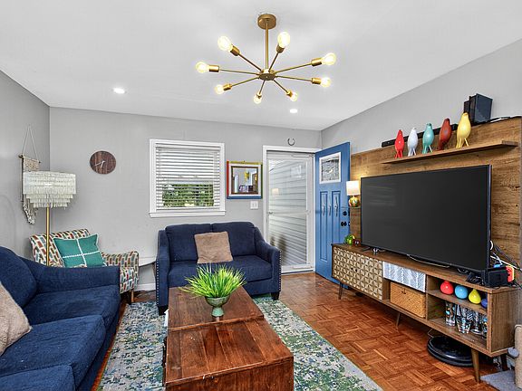 3rd image of 224 Oster Dr
