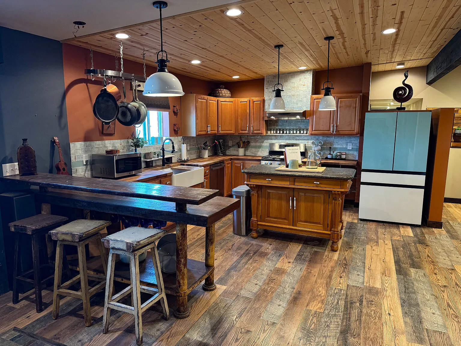 3 bed, 2000 sqft, $2,500 — Photo 3