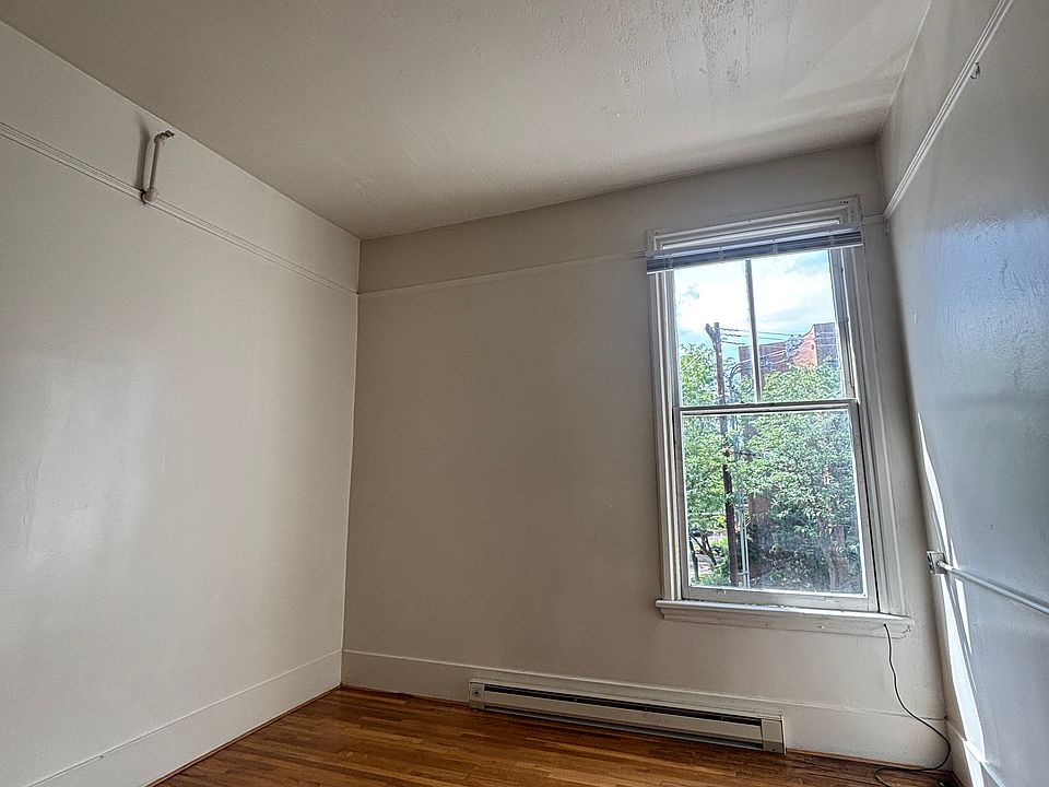 Overhead lighting, window blinds, and baseboard heating.