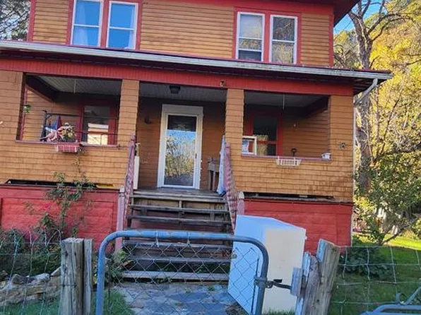 153 Virginia Gills St, Rock, WV 24747