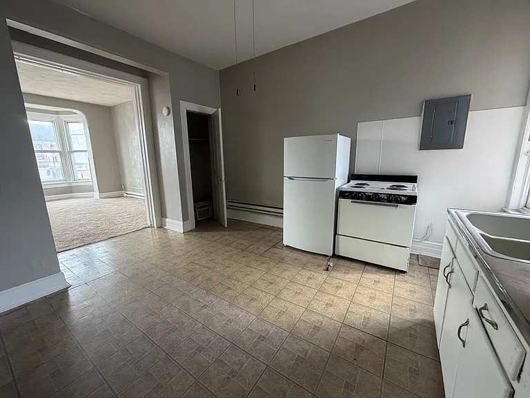 113 E Philadelphia St — Photo 3