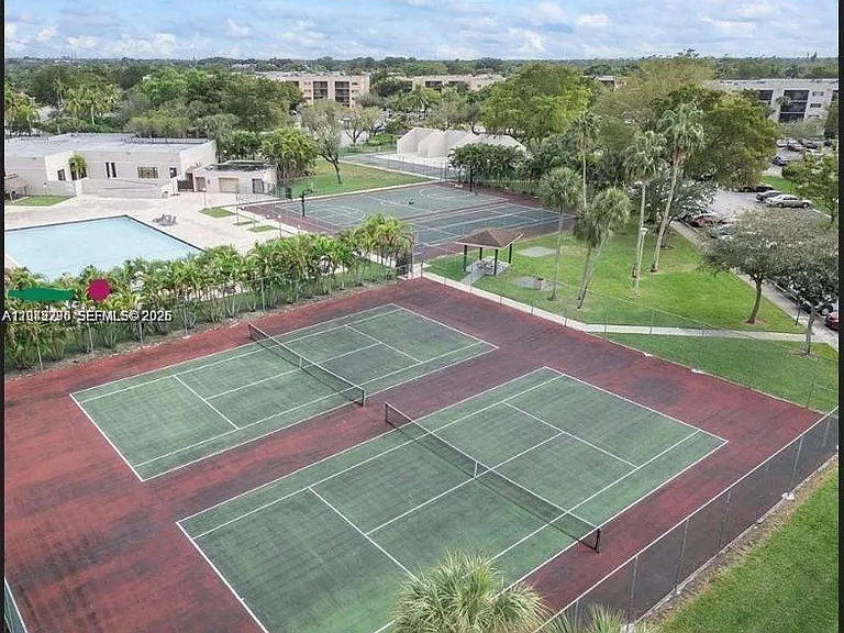 8420 SW 133rd Avenue Rd #422 — Photo 30