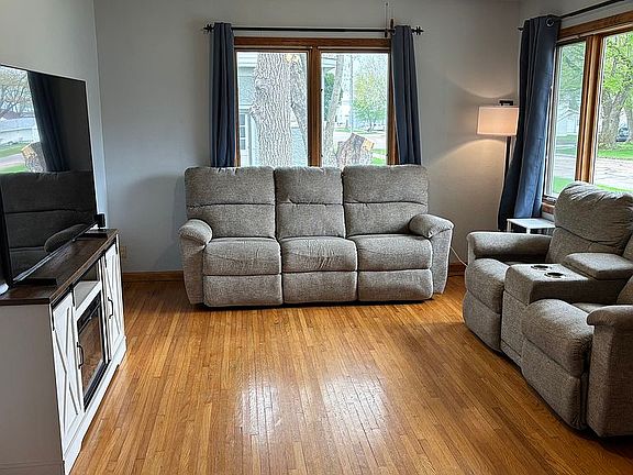 4th image of 304 Locust St