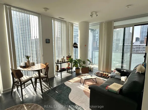 28 Wellesley St E, Toronto, ON