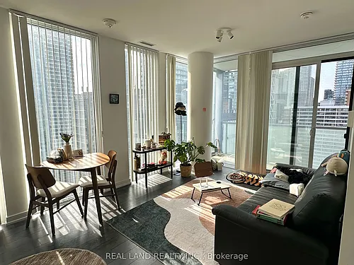 28 Wellesley St E #2209 Photo 1