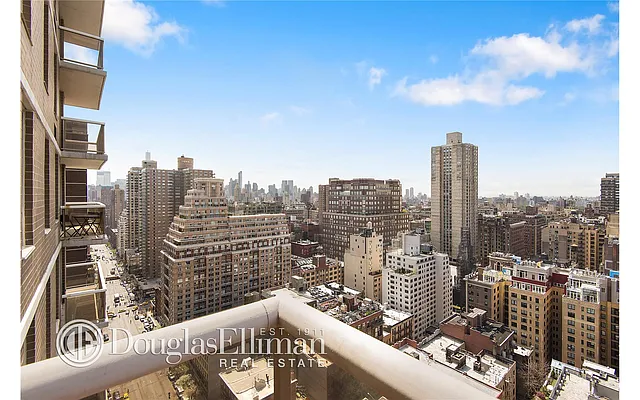 Sold by Douglas Elliman | media 20