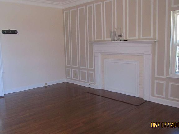 4th image of 405 E Duval St
