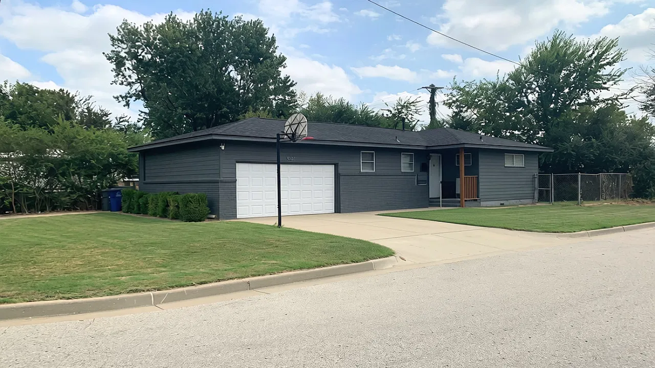 3 bed, 1.5 bath, 1097 sqft, $1,450 — Photo 1