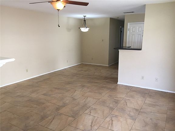 5th image of 6104 Parkwood Dr