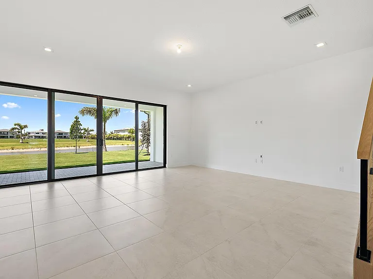 20471 Southernwood Ave — Photo 13