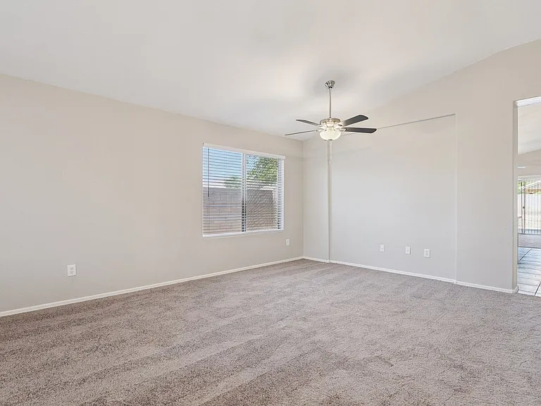 1556 N Rockwell Ct — Photo 4
