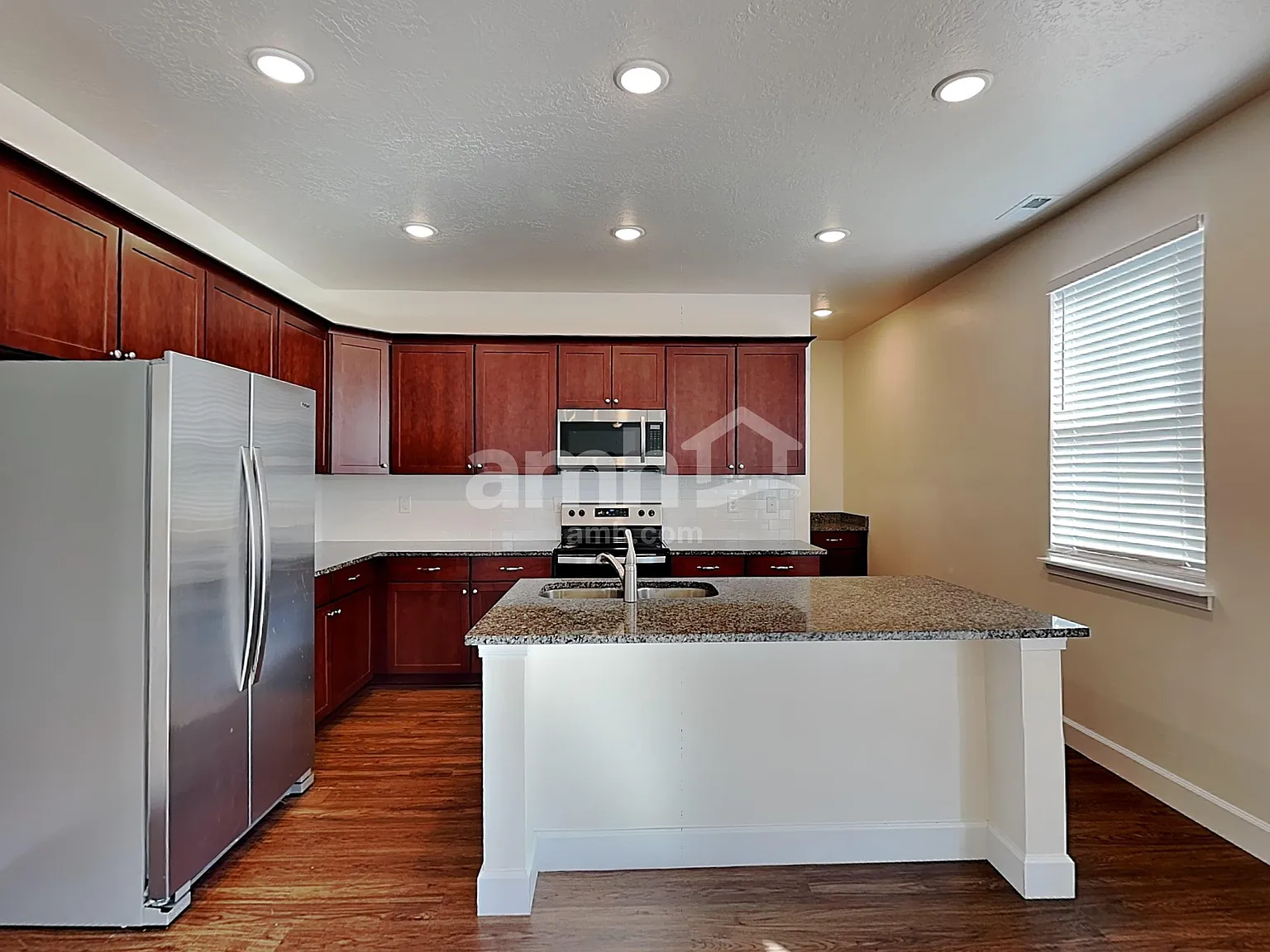 5 bed, 4.5 bath, 2708 sqft, $2,675 — Photo 3