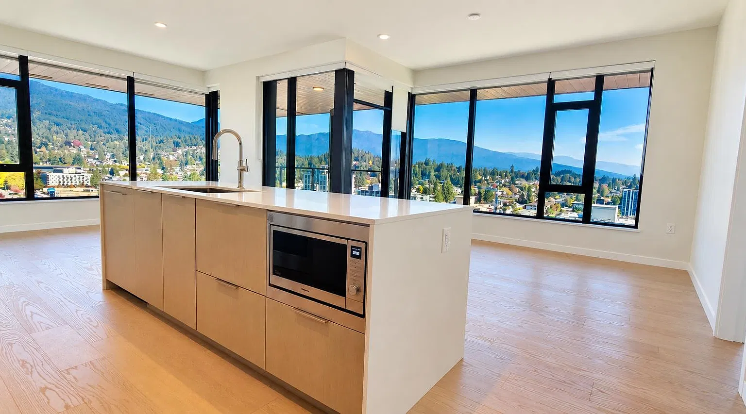 2 bed, 960 sqft, $4,200 — Photo 1
