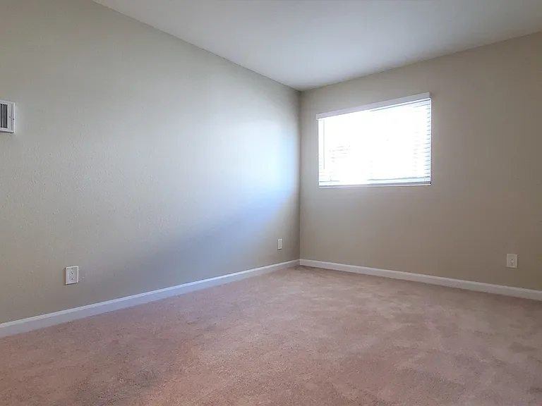 340 5th Ave — Photo 17