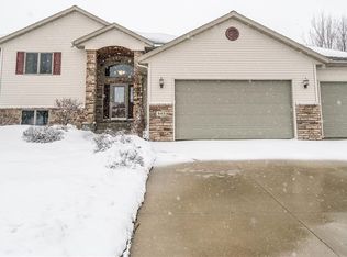 445 Woodhaven Ln, Mankato, MN 56001