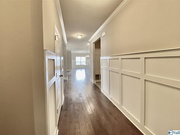 3rd image of 3035 Greenway Cir SE